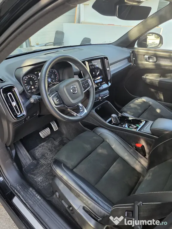 Vând Volvo XC40 Benzină