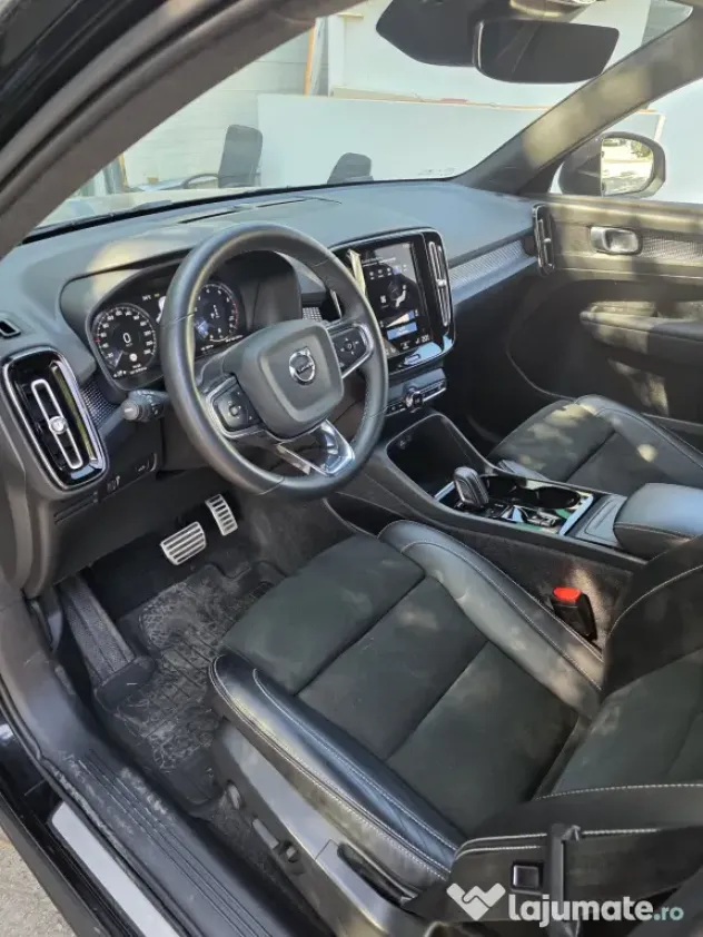 Vând Volvo XC40 Benzină