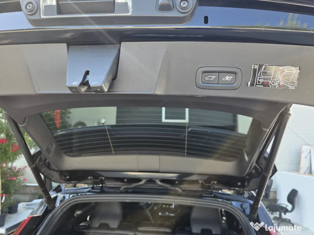 Vând Volvo XC40 Benzină