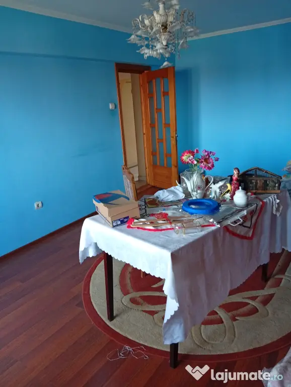 Vând apartament 3 camere