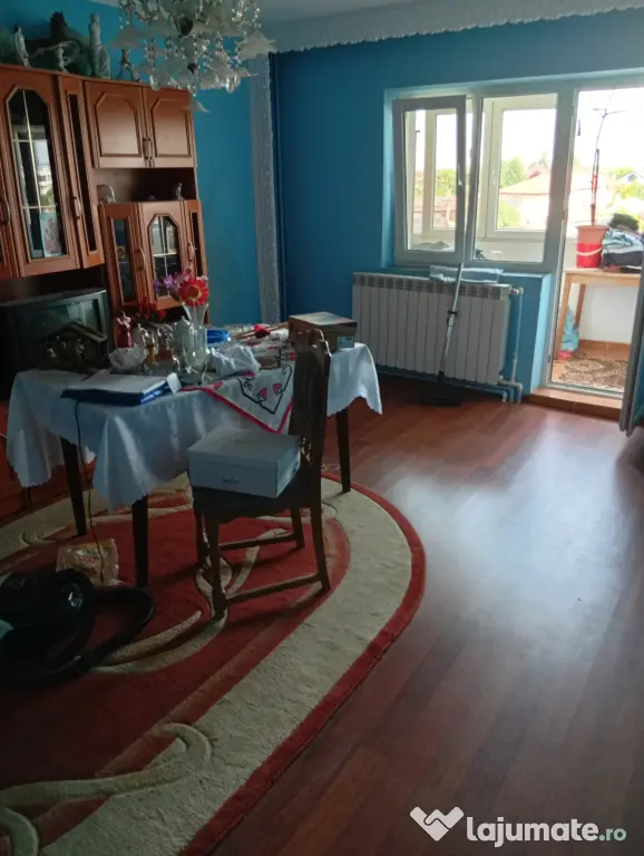 Vând apartament 3 camere