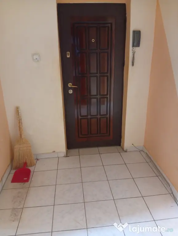 Vând apartament 3 camere