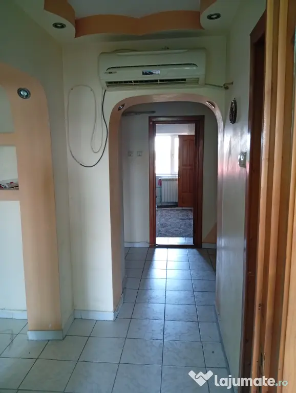 Vând apartament 3 camere
