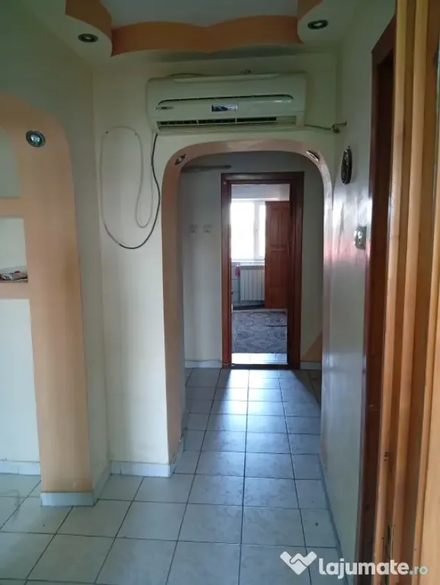 Vând apartament 3 camere