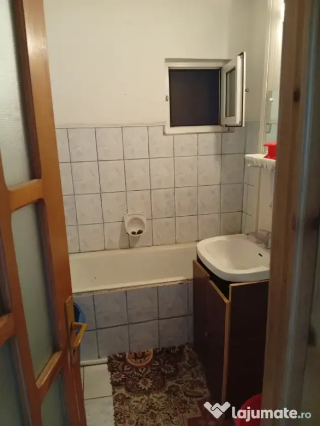 Vând apartament 3 camere