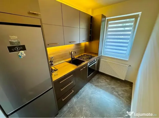 Apartament 3 camere decomandat zona Porii-Eroilor