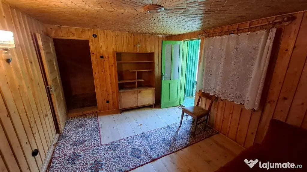 Casă de vacanță, 4 camere, garaj, teren 251 mp– Lepșa, Județul Vrancea