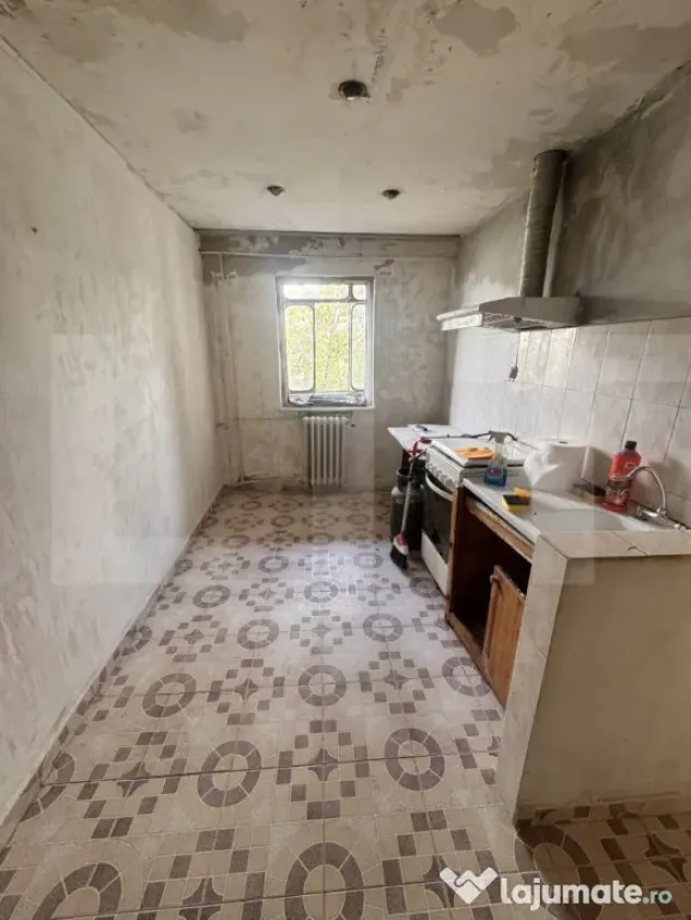 Apartament 2 camere decomandat, zona Împărat Traian
