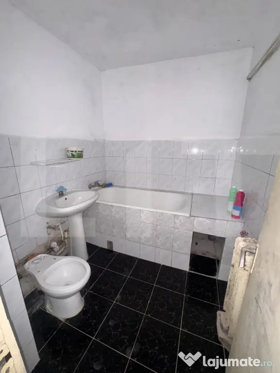 Apartament 2 camere decomandat, zona Împărat Traian