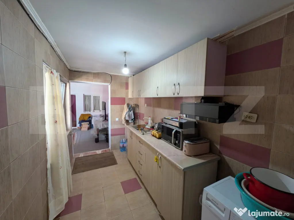 Casa de vanzare, 84 mp, zona Moreni