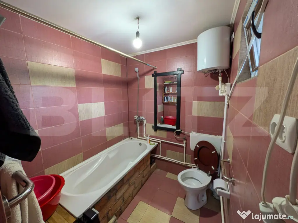 Casa de vanzare, 84 mp, zona Moreni