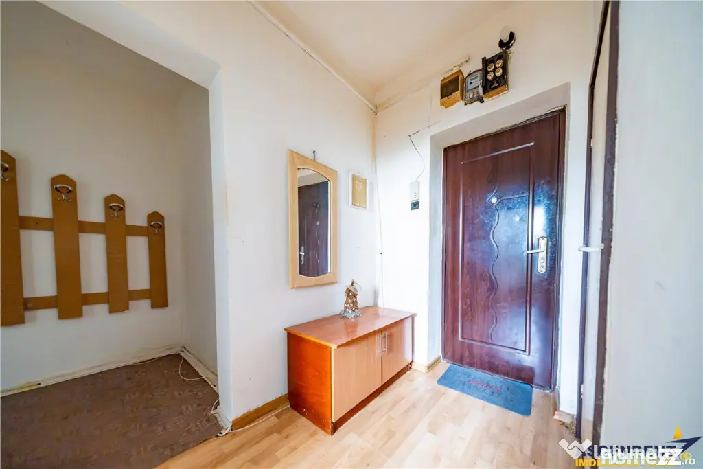 Garsoniera decomandata cu potential excelent | Simeria: Alee - Sfantu Gheorghe (Covasna)