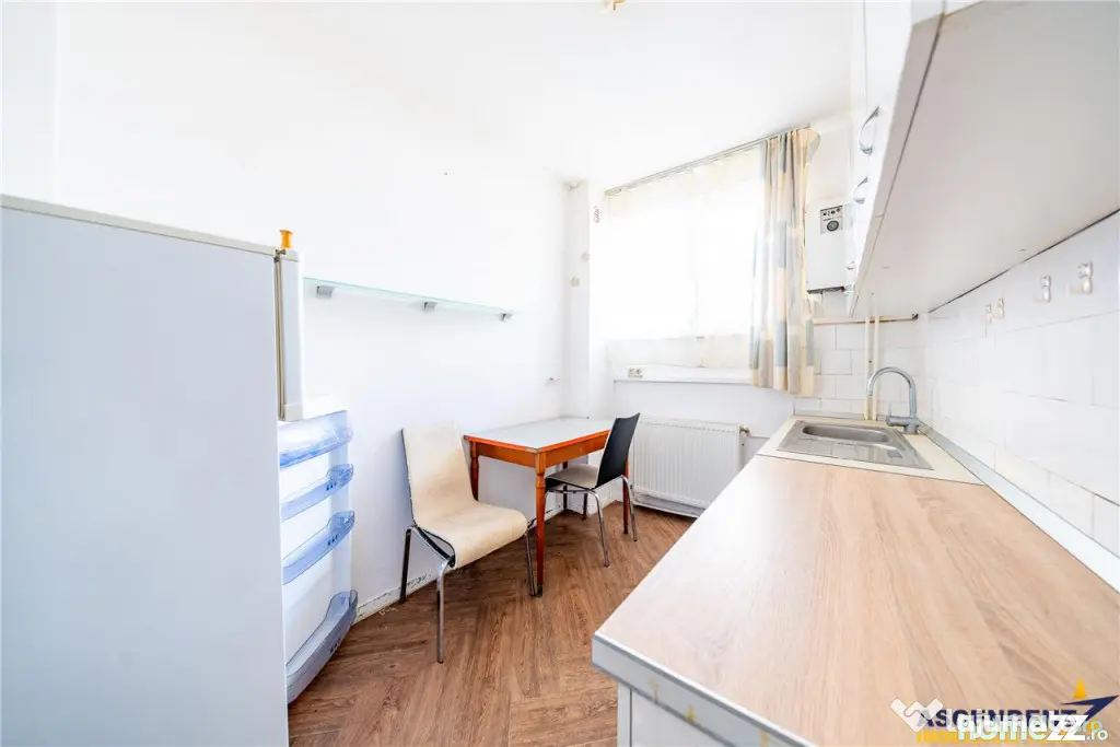 Garsoniera decomandata cu potential excelent | Simeria: Alee - Sfantu Gheorghe (Covasna)