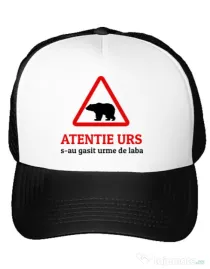 Sapca personalizata Atentie urs Alb