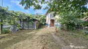 Casă cu teren foarte generos, la 5 minute de centrul orașu 