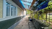 Casă cu teren foarte generos, la 5 minute de centrul orașu 