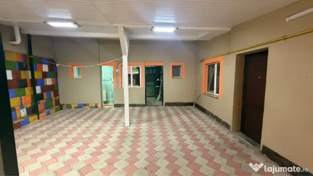 Casa la curte