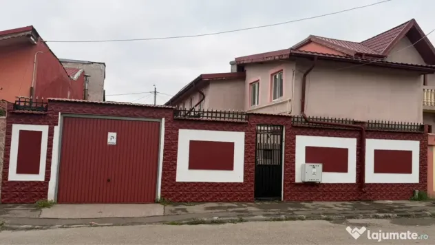 Casa la curte