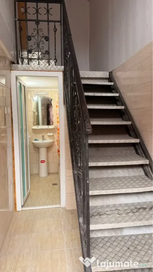 Casa la curte