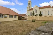 Casă complet renovată în zona ultracentrală | Pecica 