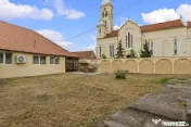 Casă complet renovată în zona ultracentrală | Pecica 
