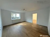 Apartament in casa 2 camere cu gradina si garaj - Central 