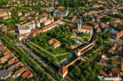 Casa cu doua cai de acces, 5 camere, 4 bai, garaj, langa Cet 