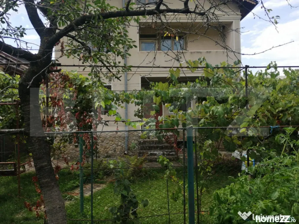 Casă individuală de vânzare – Ocazie rară! Pucioasa ce