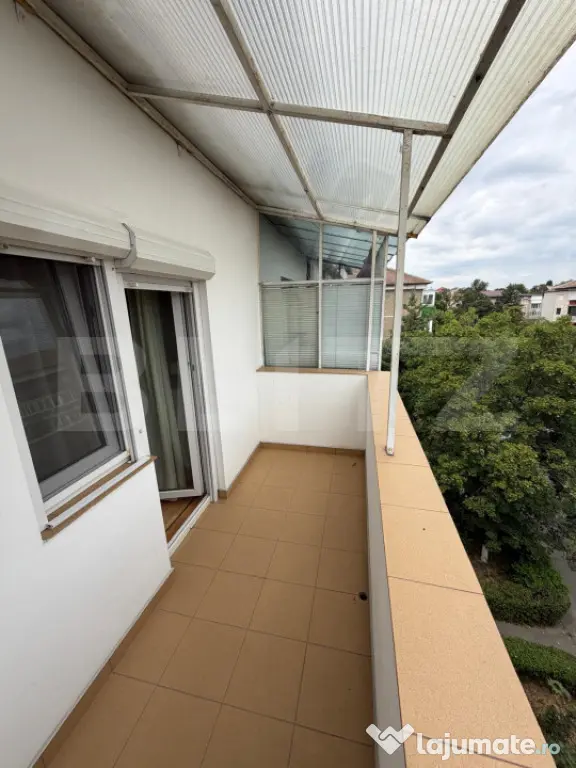 Apartament 3 camere, 2 bai, 2 balcoane, zona Decebal-Dacia
