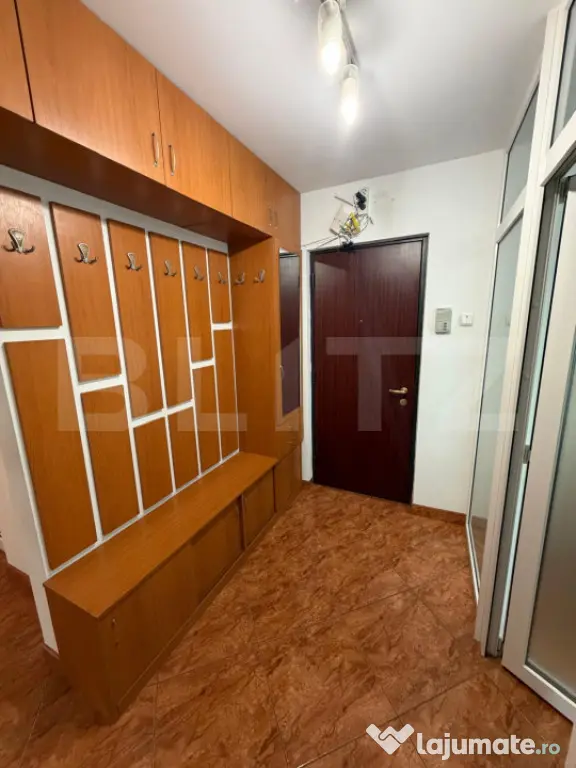 Apartament 3 camere, 2 bai, 2 balcoane, zona Decebal-Dacia