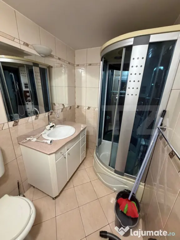 Apartament 3 camere, 2 bai, 2 balcoane, zona Decebal-Dacia
