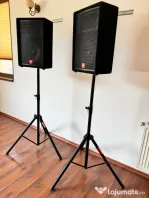 Pereche boxe JBL JRX100 – 1000W Peak, cu stative și cabluri incluse