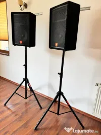 Pereche boxe JBL JRX100 – 1000W Peak, cu stative și cabluri incluse