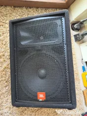 Pereche boxe JBL JRX100 – 1000W Peak, cu stative și cabluri incluse 
