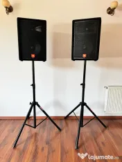 Pereche boxe JBL JRX100 – 1000W Peak, cu stative și cabluri incluse 