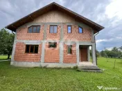 Casă P+M la roșu 188 mp și teren de 3.400 mp cu livadă i