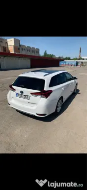 Vand Toyota Auris Hybrid 
