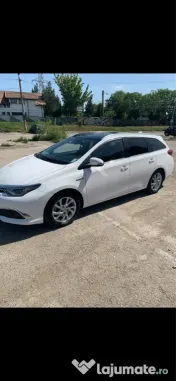 Vand Toyota Auris Hybrid 
