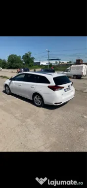 Vand Toyota Auris Hybrid 
