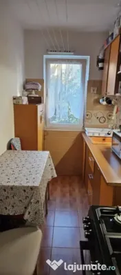 Apartament 3 camere | Semidecomandat | Zona Florilor 