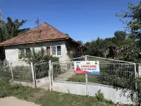 CASUTA BUNICII cu 15 arii teren- in Bargau ( Cicarlau ) 