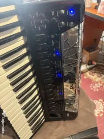 Acordeon Roland Fr8x de vanzare