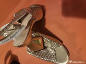 Sandale aurii elegante 