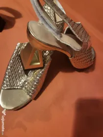 Sandale aurii elegante
