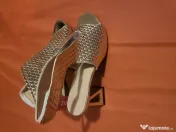 Sandale aurii elegante 