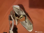 Sandale aurii elegante 