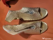Sandale aurii elegante 