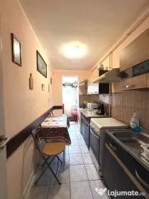 Apartament de vânzare cu 3 camere central