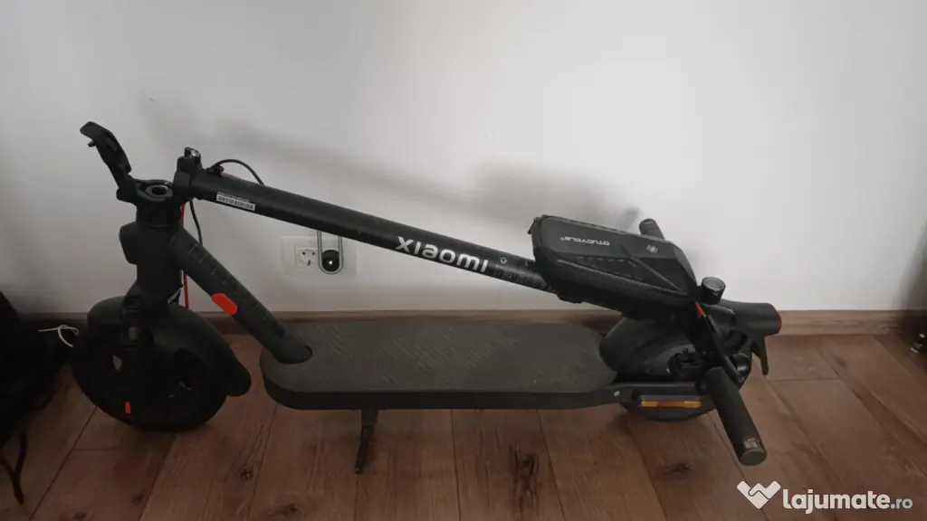 Vând trotineta electrica Xiaomi