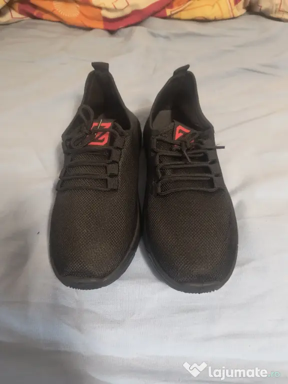 Adidași mărimea 41